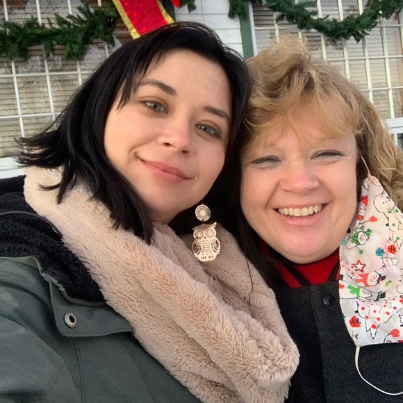 Poshmark profile - Picture 2 of 3